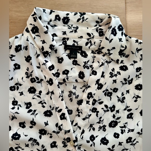 Ann Taylor Floral Top Size S - Picture 2 of 4